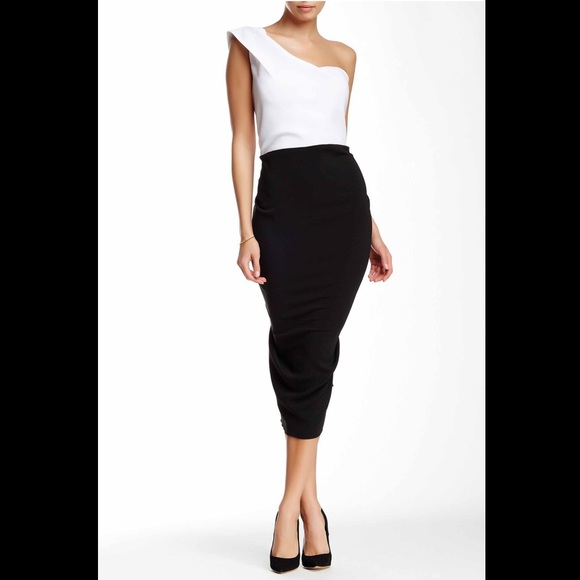 Stunning Black & White Formal Dress 🖤 - Picture 2 of 5